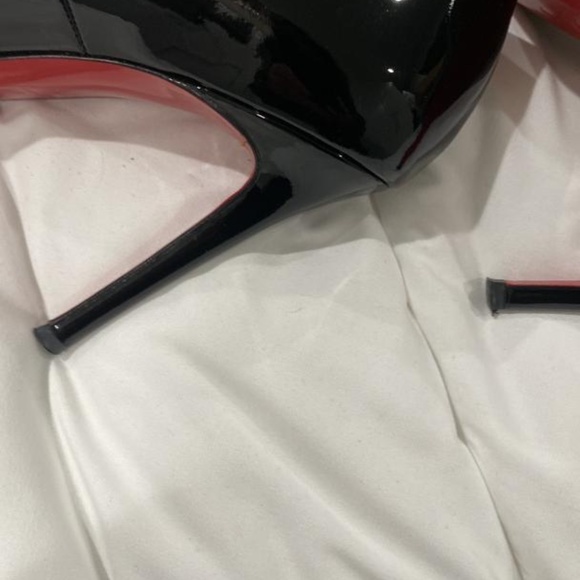 LOUBOUTIN "SIMPLE PUMP -Blk Patent Leather, EU 39.5/US 9.5; Excellent Condition - Picture 5 of 8